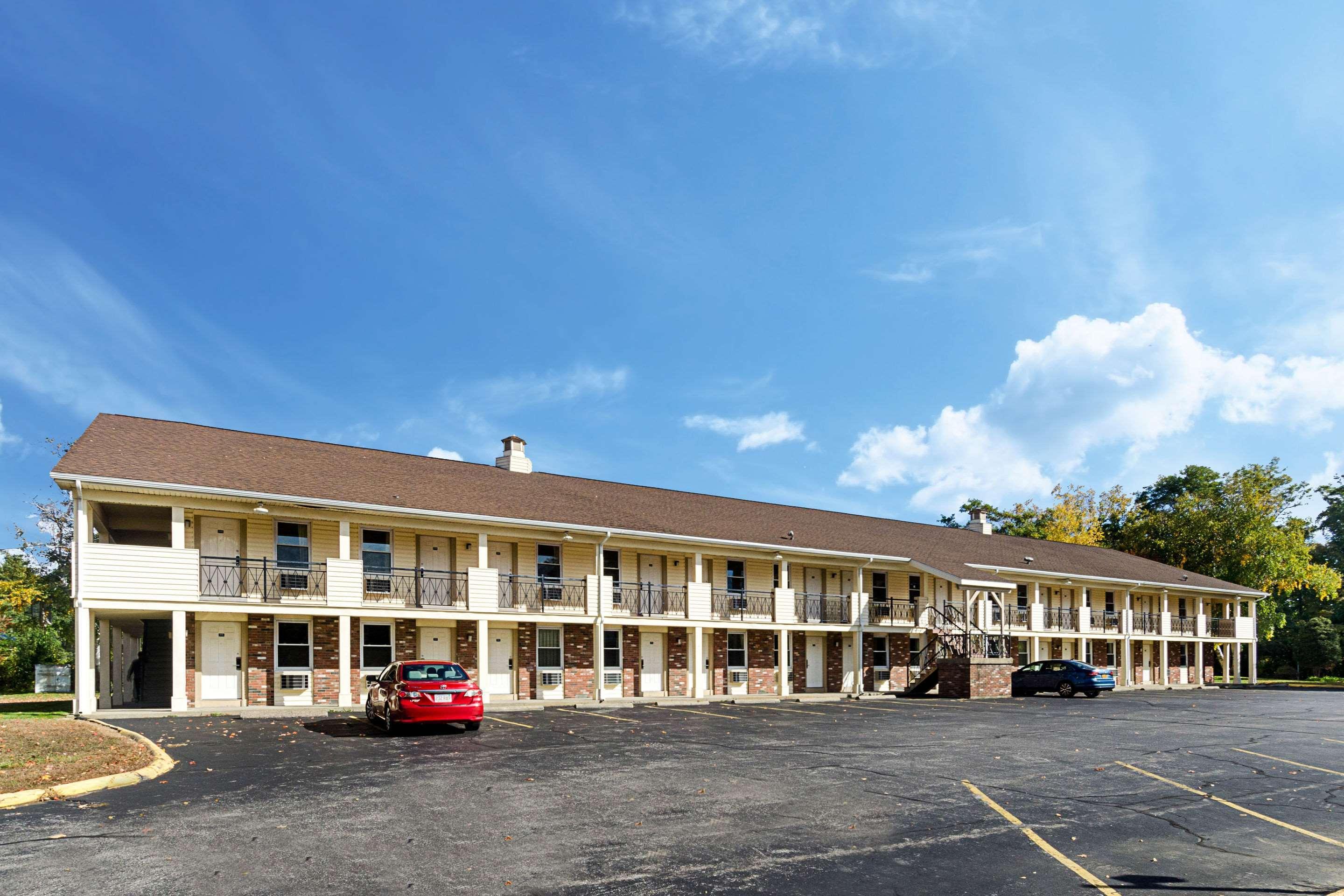 Econo Lodge Sturbridge Route 20 Exterior foto