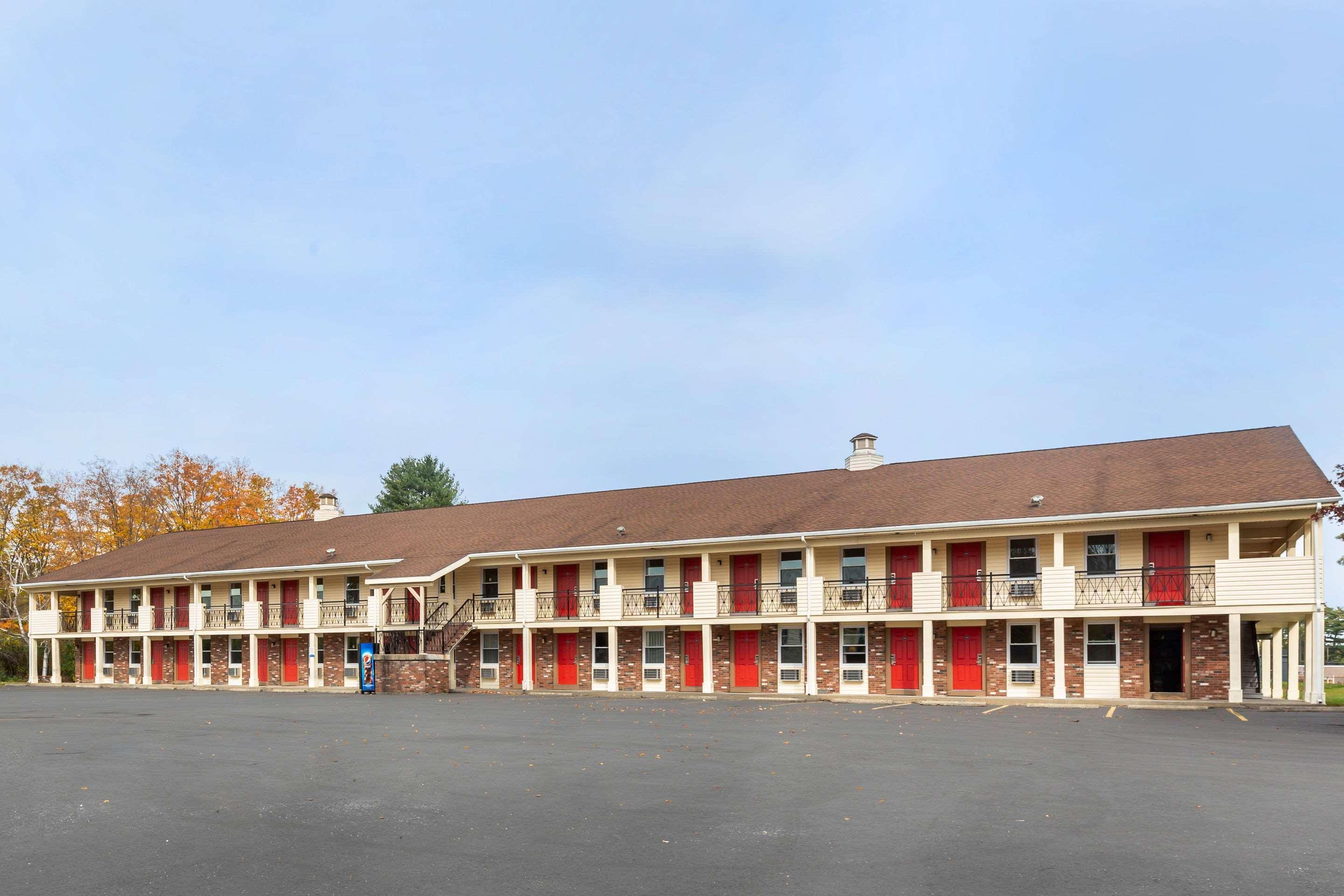Econo Lodge Sturbridge Route 20 Exterior foto