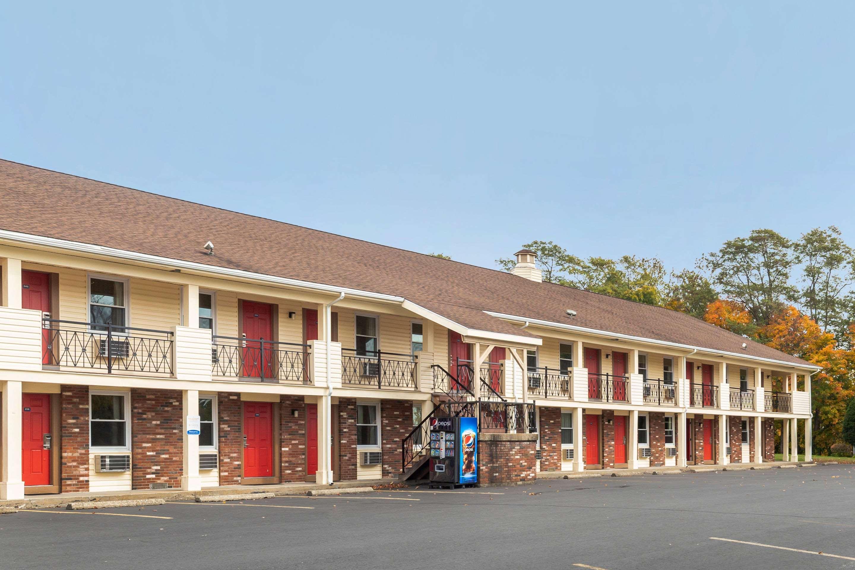 Econo Lodge Sturbridge Route 20 Exterior foto