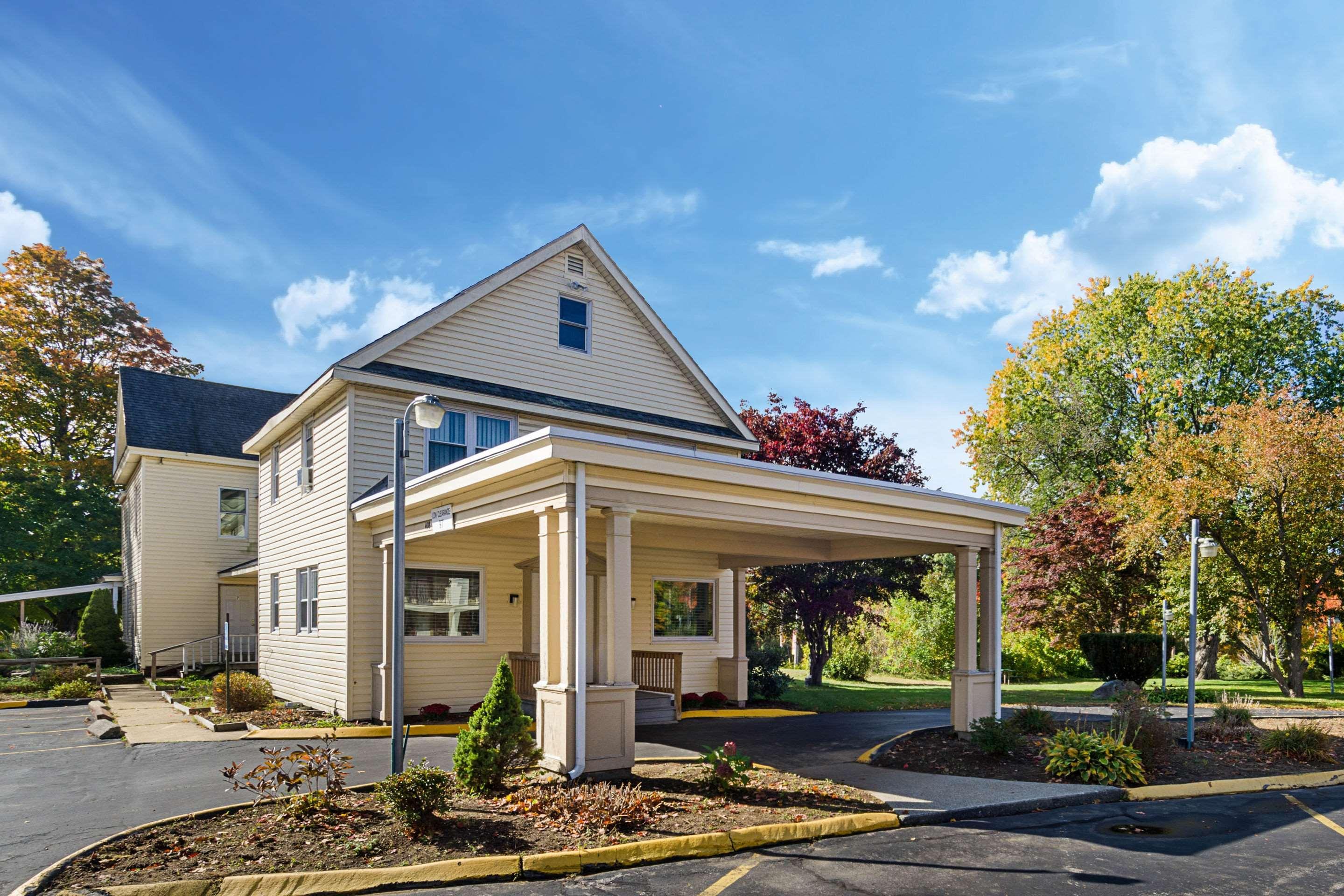 Econo Lodge Sturbridge Route 20 Exterior foto